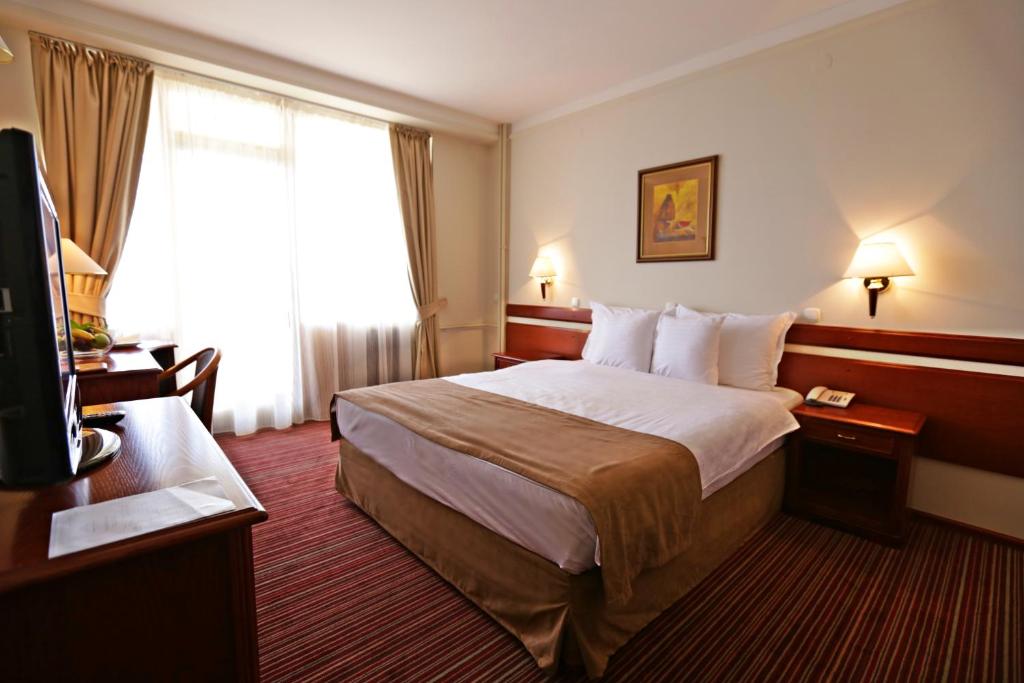 Metropol Rooms & Suites